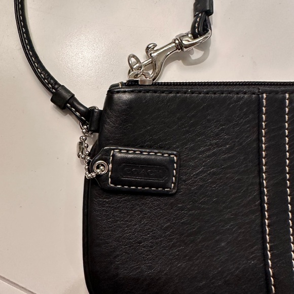 Black leather Coach wristlet wallet - Picture 3 of 5